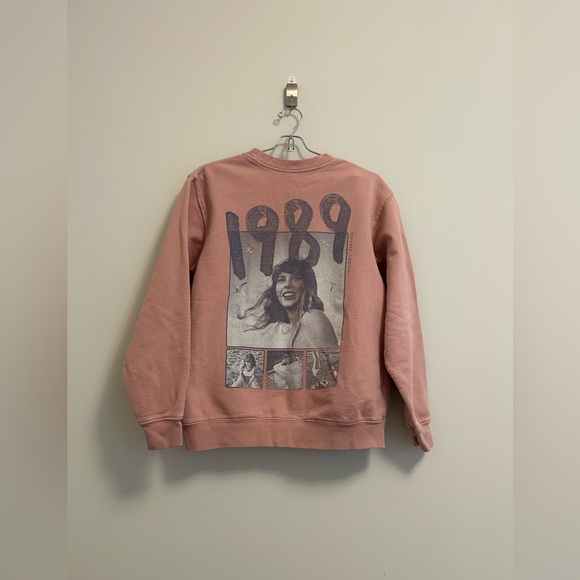 Taylor Swift 1989 Taylor's Version Crewneck Sweatshirt in Salmon size Small (S) - Picture 3 of 4